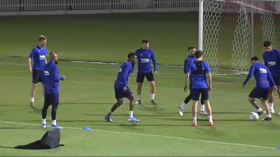 El FC Barcelona entrena en Arabia Saudí