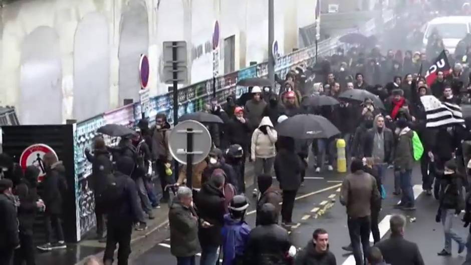 Continúan las protestas en Francia contra la reforma de la ley de pensiones