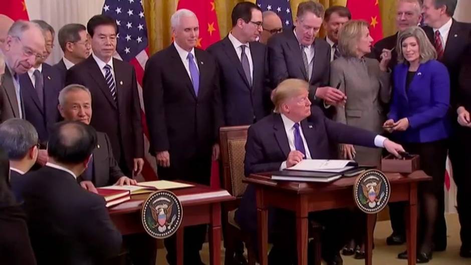 EEUU y China firman la tregua comercial