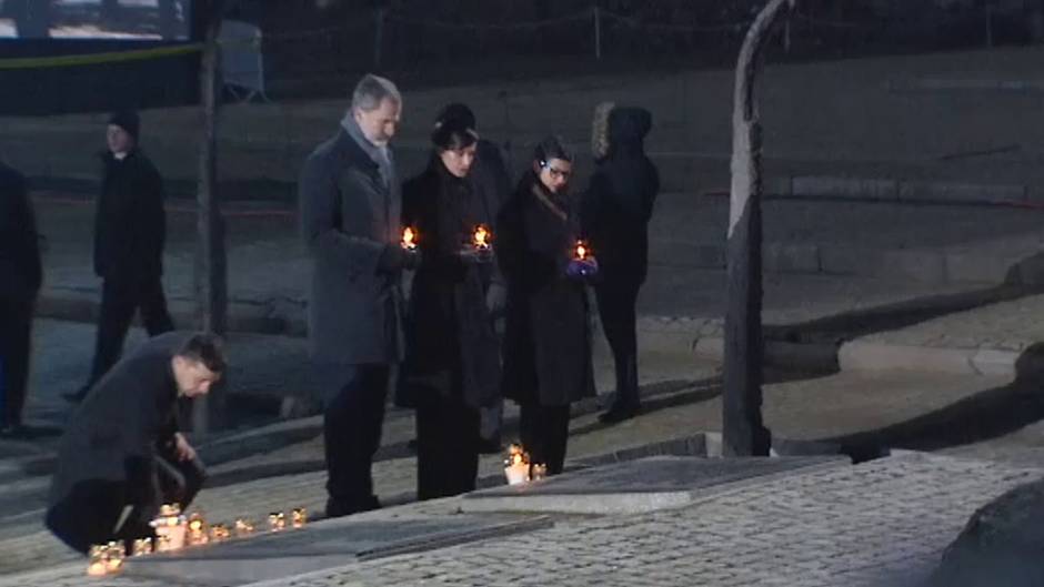 Los reyes recuerdan a las víctimas del campo de exterminio de Auschwitz-Birkenau