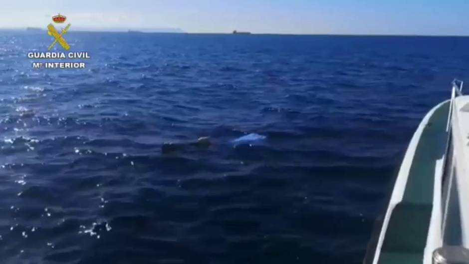 La Armada localiza bajo el mar lo que parece un barco en la zona donde buscan el Rua Mar