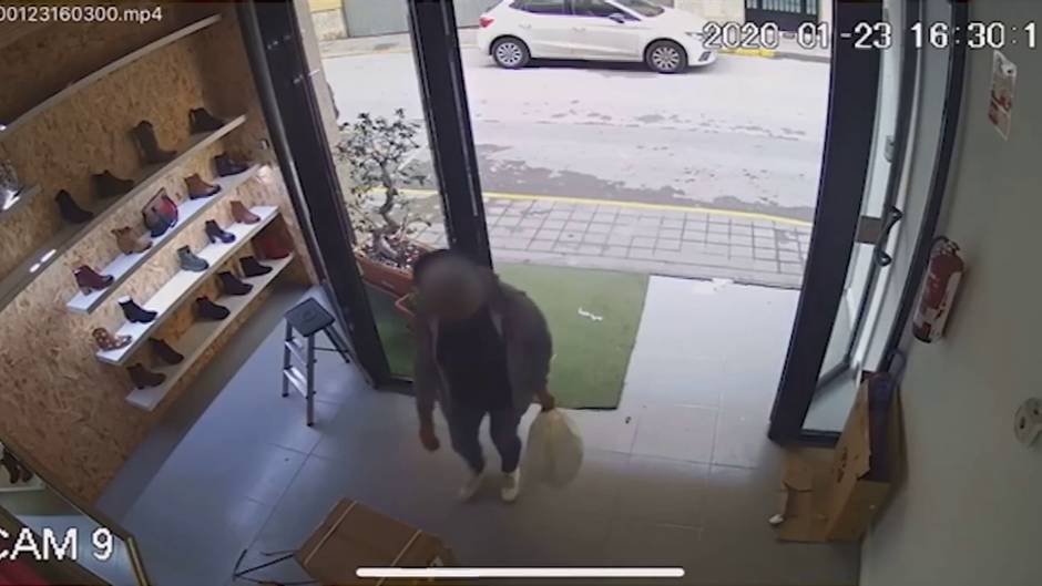 Libertad para la detenida por llevarse un cargamento de 'Satisfayer'