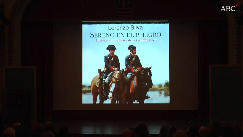 Lorenzo Silva y la Brigada Galicia VII reciben el premio Sabino Fernández Campo en Sevilla