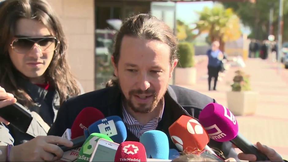 Iglesias recuerda a José Luis Cuerda, un "mito necesario"