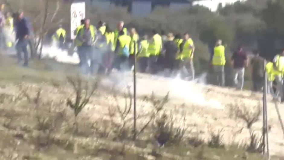 Agricultores cortan las autovías de Córdoba en protesta