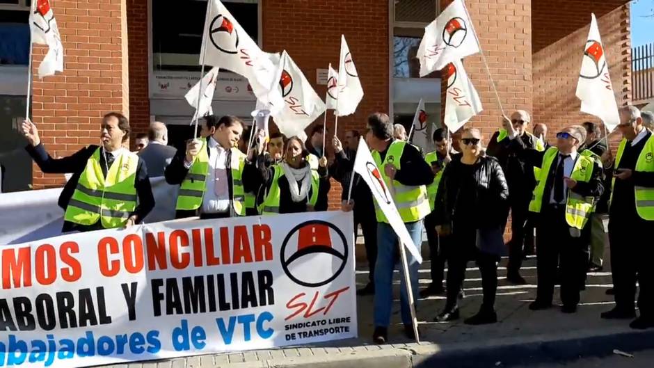 Trabajadores de VTC se concentran para exigir un convenio propio