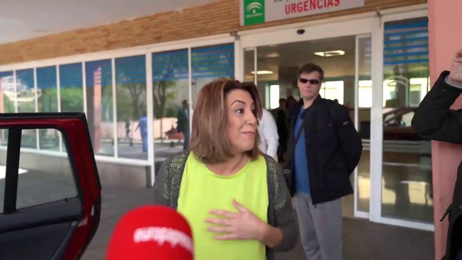 Díaz presenta a su nueva hija a la salida del hospital Virgen del Rocío