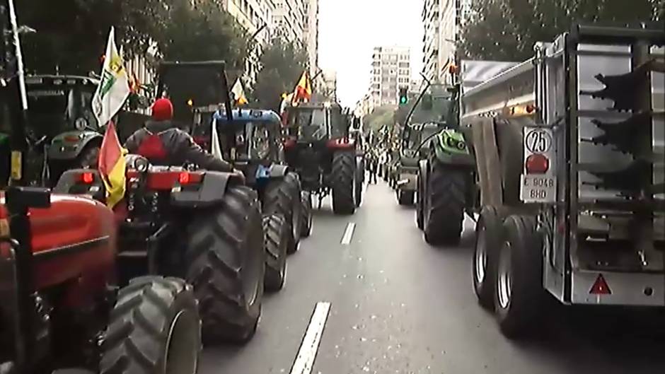 Continúa la lucha de los agricultores en las calles mientras Europa debate sus ayudas