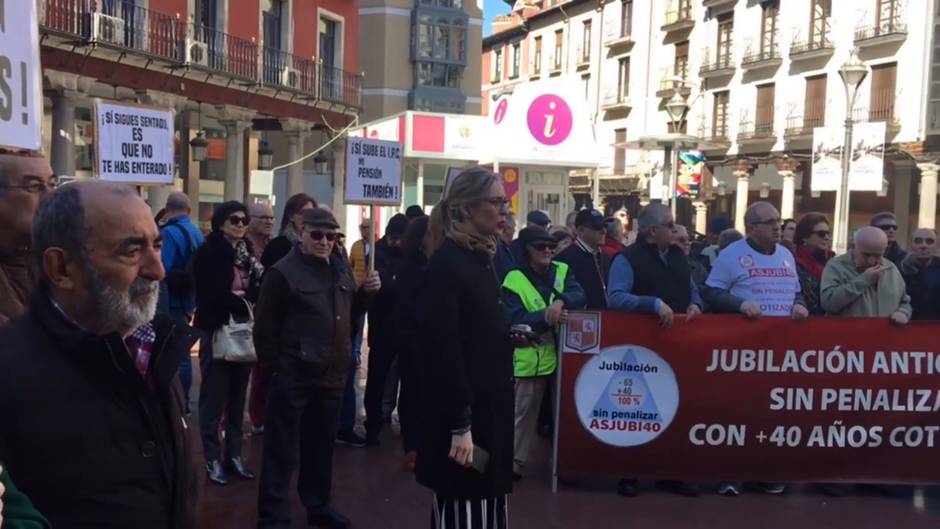 Cerca de 200 pensionistas se movilizan en Valladolid