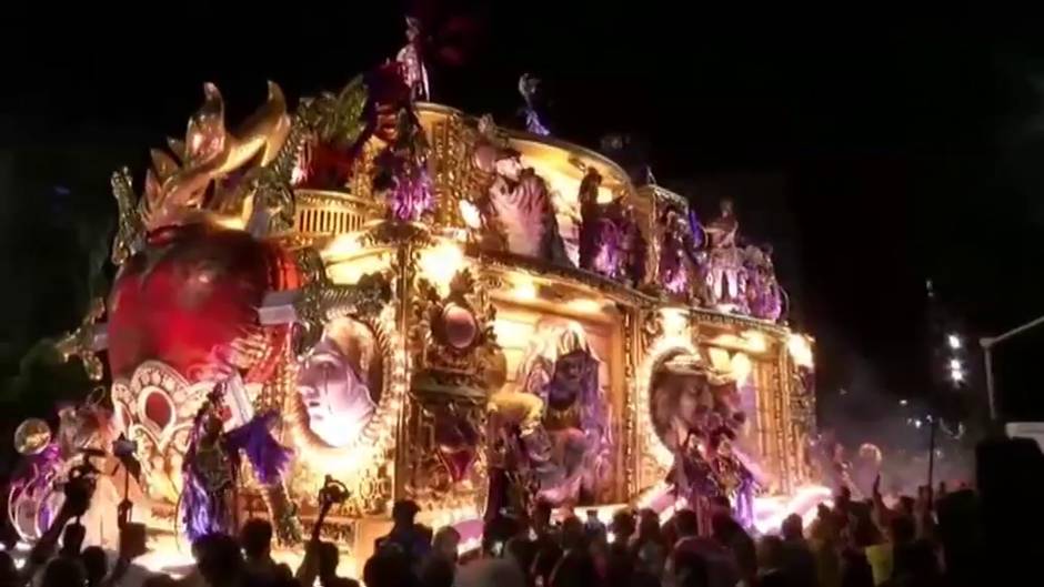 Polémica en el carnaval de Río por la presencia de un Jesucristo negro