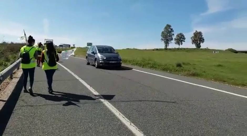 Fin de la tractorada de los agricultores sevillanos en la autovía A-4