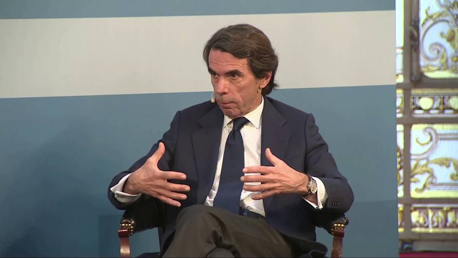 Aznar ve "devastadora" la mesa de diálogo