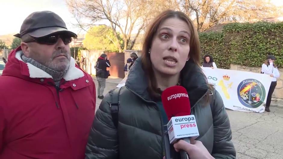 Miembros de Jusapol protestan ante el chalé de Iglesias y Montero