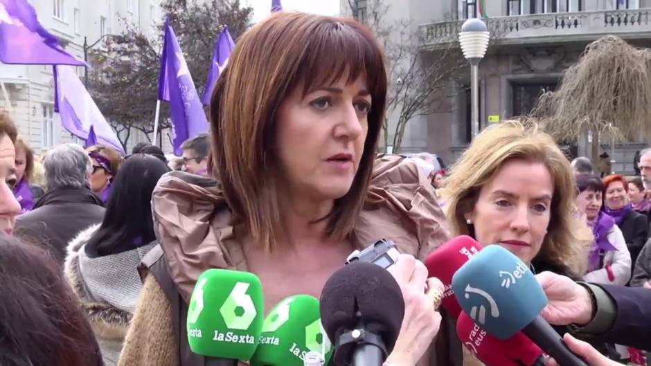 Mendia insta a manifestarse en las calles y en las urnas