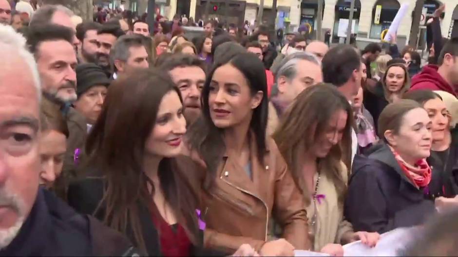 Gritan 'fuera, fuera' a Roldán y Villacís en la manifestación del 8M