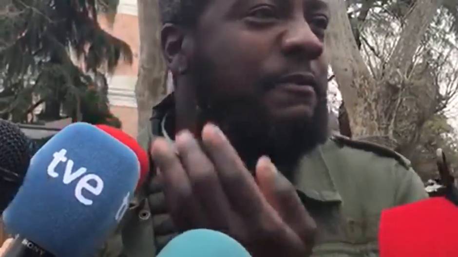 El afiliado de Vox Bertrand Ndongo, increpado en la manifestación del 8M en Madrid