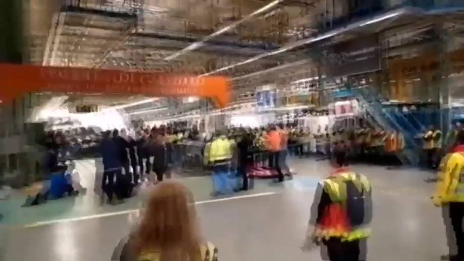 Los trabajadores de Mercedes-Benz en Vitoria paralizan la producción