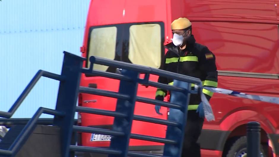 UME colabora con la CAM en el traslado de fallecidos al Palacio de Hielo