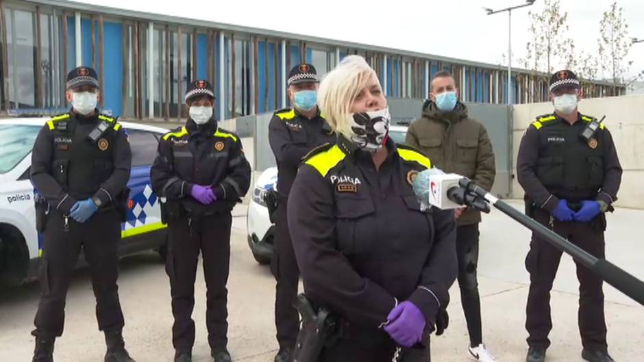 La Policía felicita el cumpleaños a los más pequeños con luces y sirenas