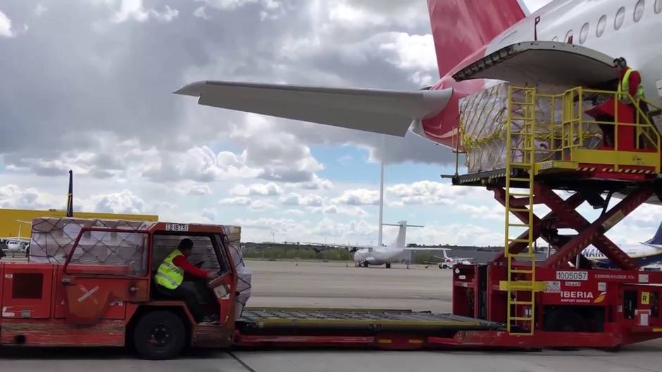 Llega avión procedente de China con 1,5 toneladas de material sanitario