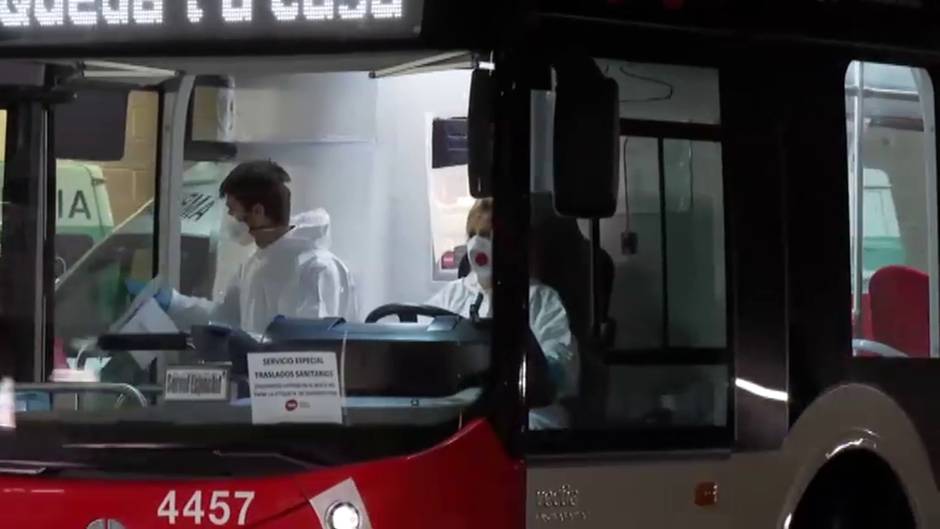 Autobuses de Barcelona trasladan a pacientes de Covid-19