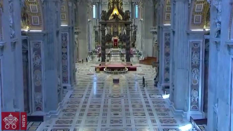 Misa del Domingo de Ramos en la basílica de San Pedro sin fieles