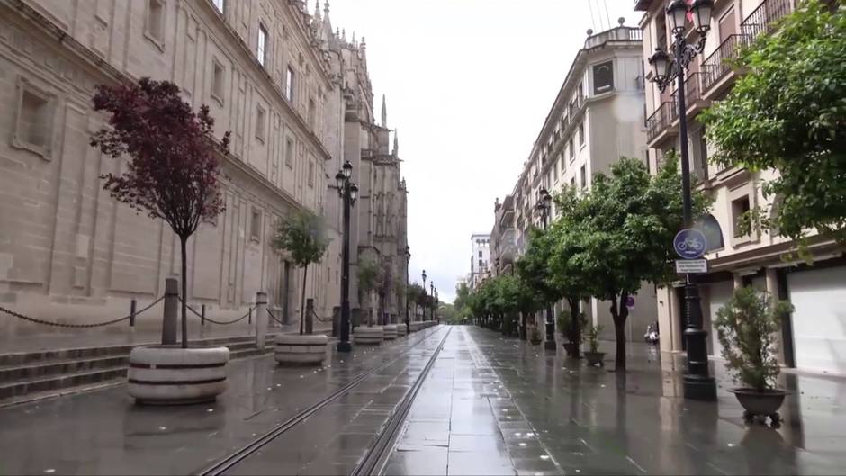 La lluvia protagoniza la quinta semana de confinamiento en Sevilla