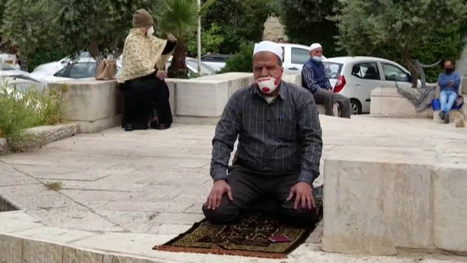 El mundo islámico limita los rezos en el Ramadán por primera vez en la historia