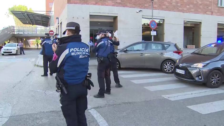 Minuto de silencio por víctimas de Covid-19 en Hospital Clínico San Carlos