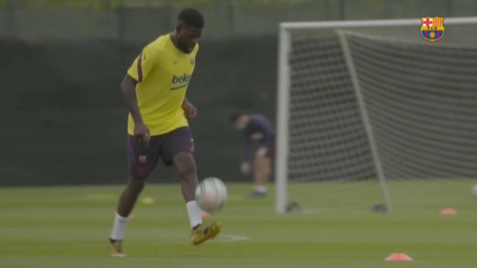 El Barça vuelve al trabajo tras el confinamiento con un Messi sonriente