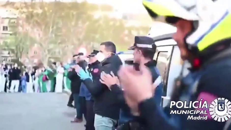 Homenaje de la Policía Municipal de Madrid a los sanitarios