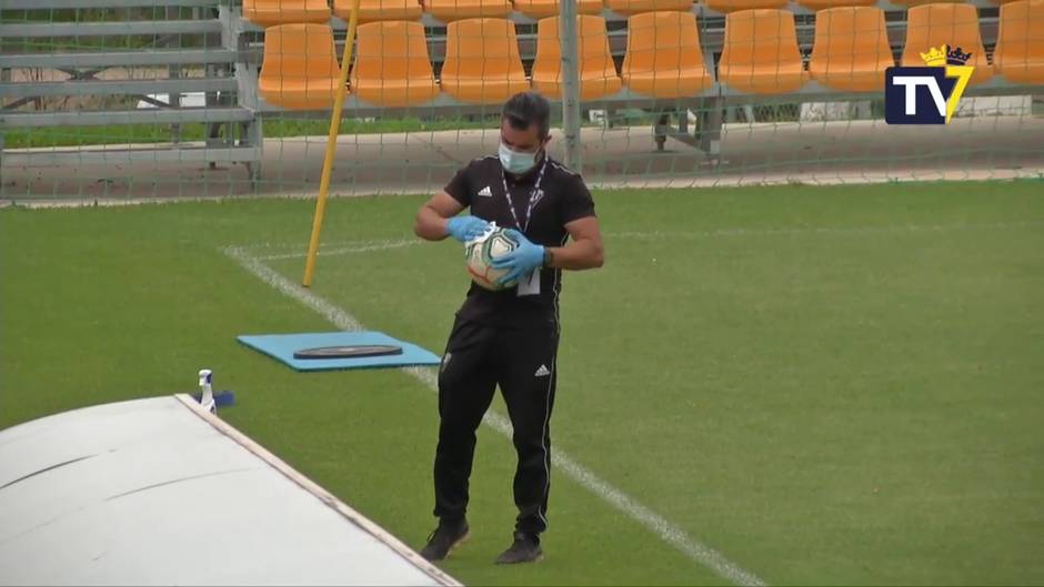 Entrenamiento del Cádiz en la vuelta al trabajo