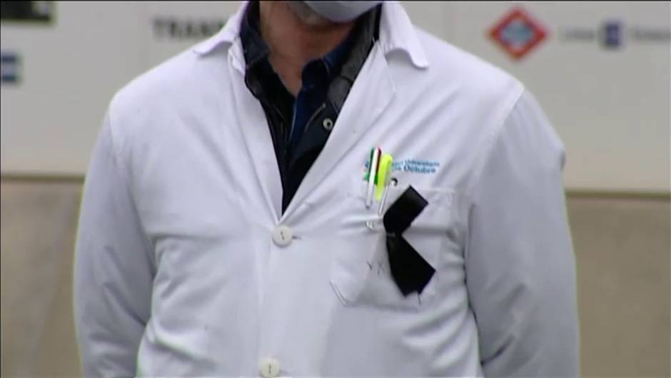 Minuto de silencio en memoria de los sanitarios fallecidos