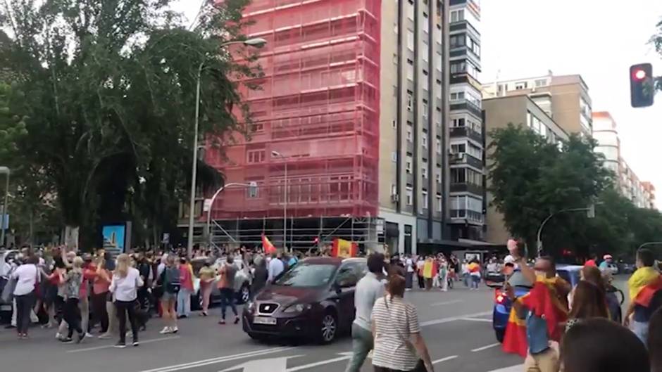 Madrileños protestan contra la gestión del Gobierno en Paseo de la Habana (Madrid)