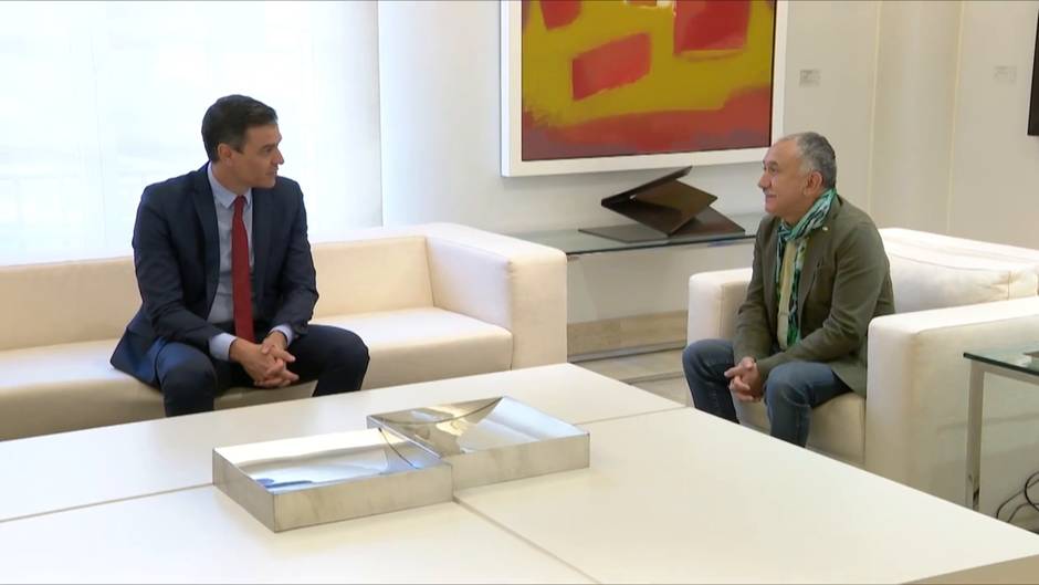 Sánchez debate con UGT y CCOO sobre la "Europa social"