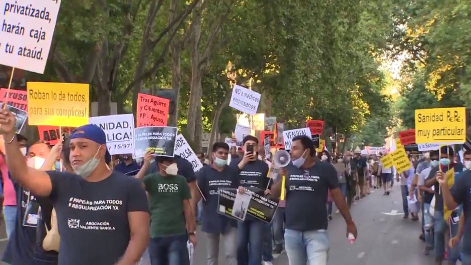 Cientos de personas se manifiestan por la sanidad pública en Madrid