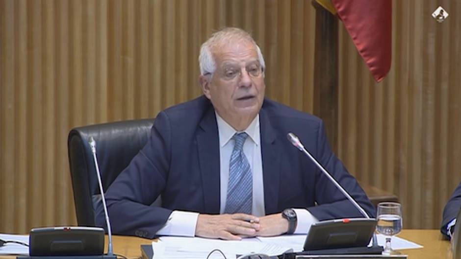 Borrell desdeña los ataques del independentismo en su 'vuelta' al Congreso