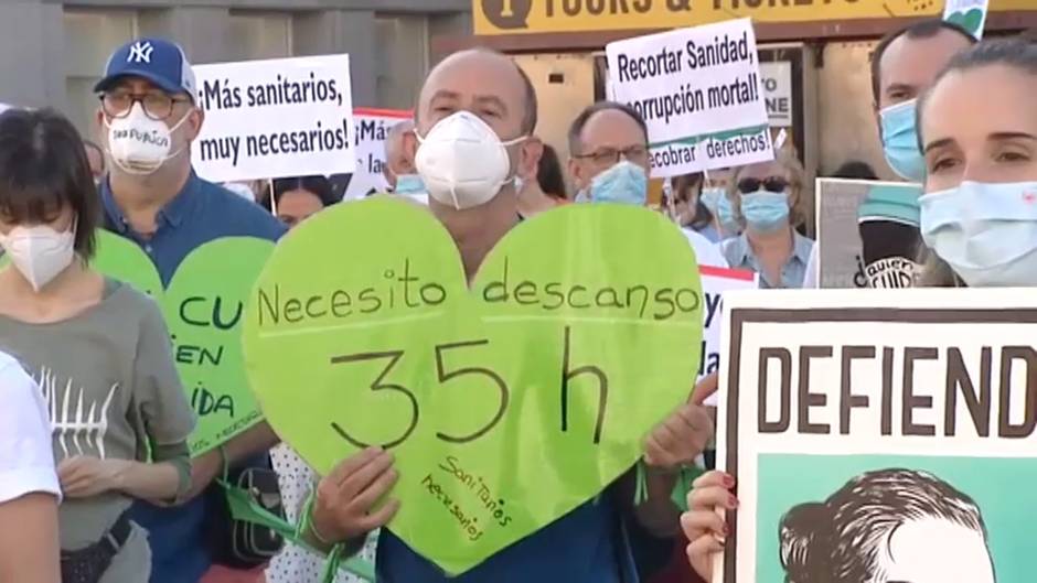 Nueva manifestación de los sanitarios en Sol por una sanidad pública y contratos dignos