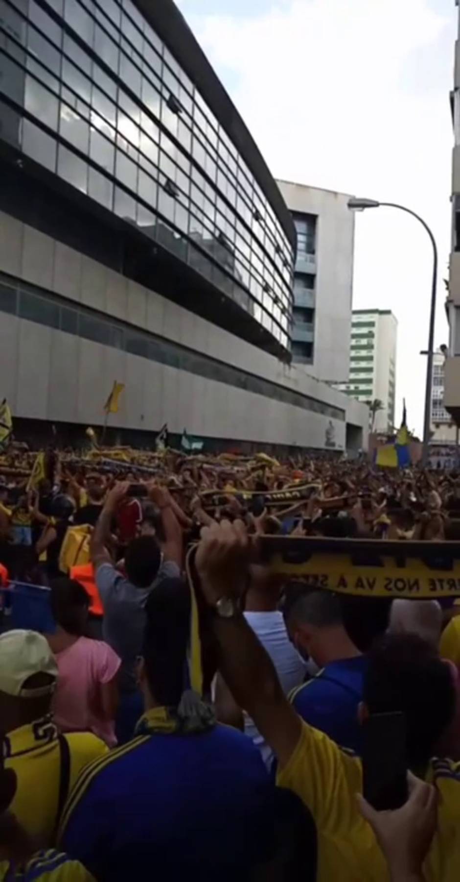 Cádiz CF: Aglomeraciones y sin respetar la distancia de seguridad en Carranza