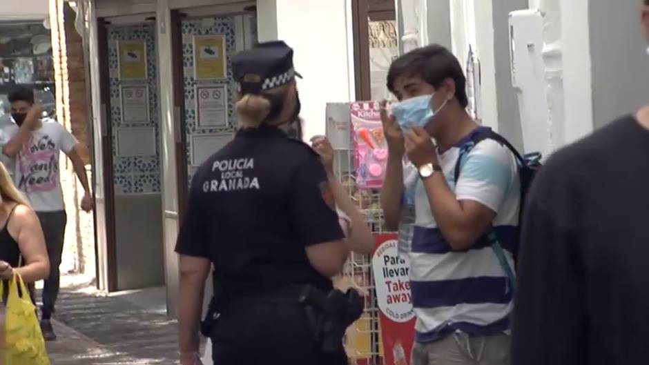 Comienzan las multas por no llevar mascarilla en Asturias, Sevilla y Granada