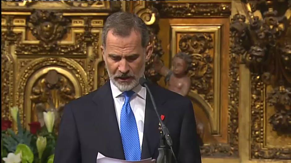 Los reyes presiden la ofrenda al apóstol en Santiago