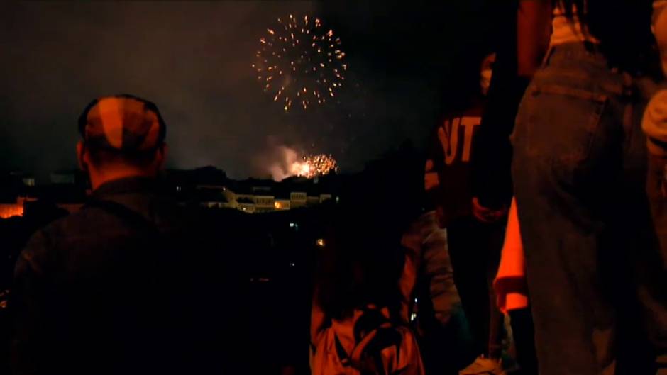 El cielo de Santiago de Compostela se ilumina para homenajear a su apóstol