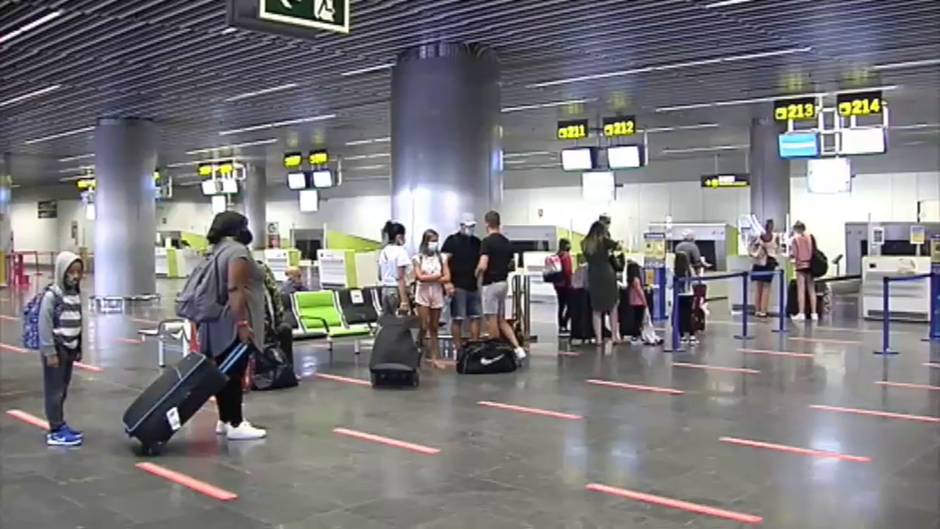 La decisión de Reino Unido pasa factura a los aeropuertos de los archipiélagos