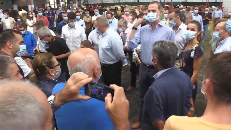 Los Reyes reconocen en su visita a Cantabria el papel del sector primario