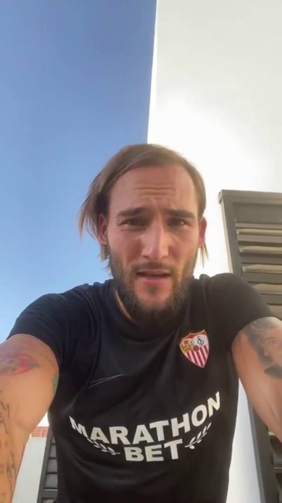 El jugador del Sevilla FC Gudelj explica que se encuentra bien tras conocerse su positivo en Coronavirus