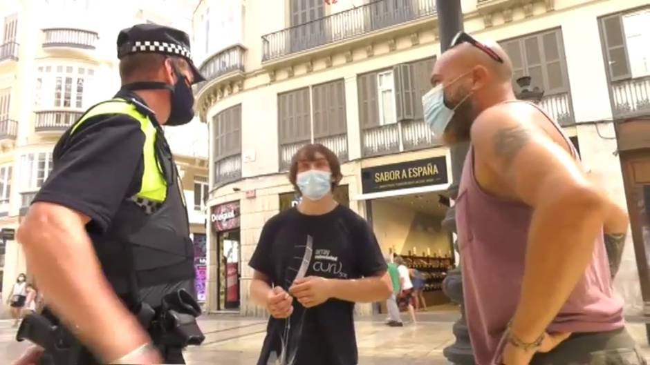 Los policías locales de Málaga ponen 150 multas al día por no respetar las medidas de prevención