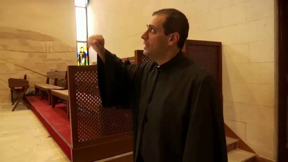 La explosión de Beirut destroza una iglesia mientras se oficiaba una misa