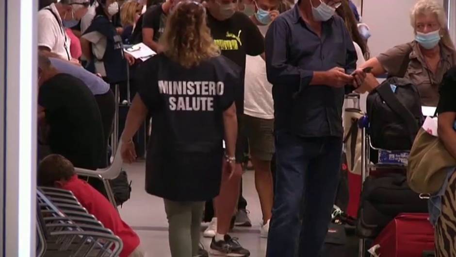 Confusión en los aeropuertos de Roma en el primer fin de semana de pruebas a los viajeros llegados de España