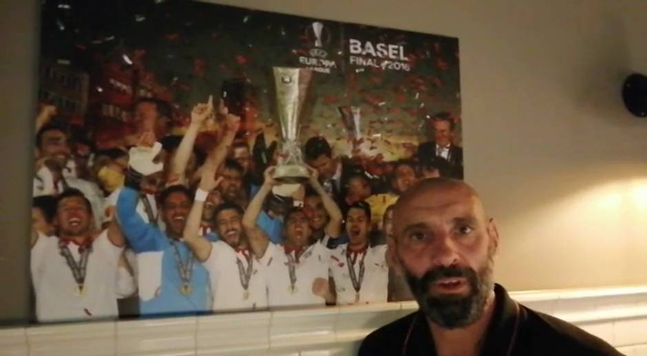 Monchi saluda a los lectores de Orgullo de Nervión antes de la gran final Sevilla-Inter