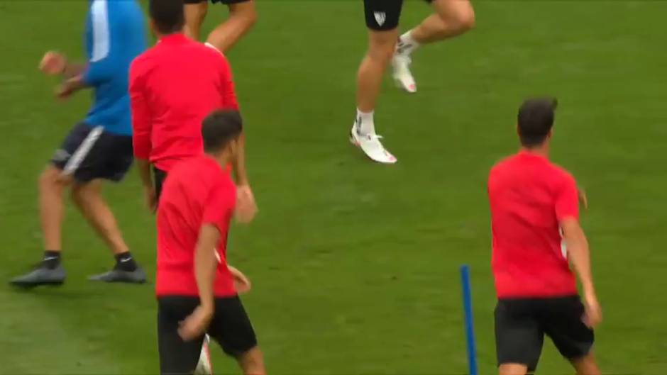 El Sevilla prepara la final de la Europa League en Colonia (Alemania)